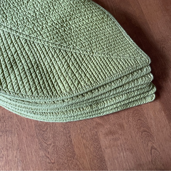 Placements - Set of 7 - Picture 3 of 5